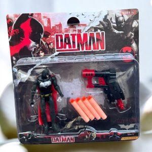 MUÑECO BATMAN CON PISTOLA LANZA DARDO