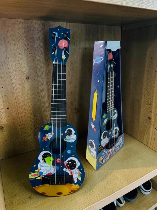 UKULELE EN CAJA ASTRONAUTA